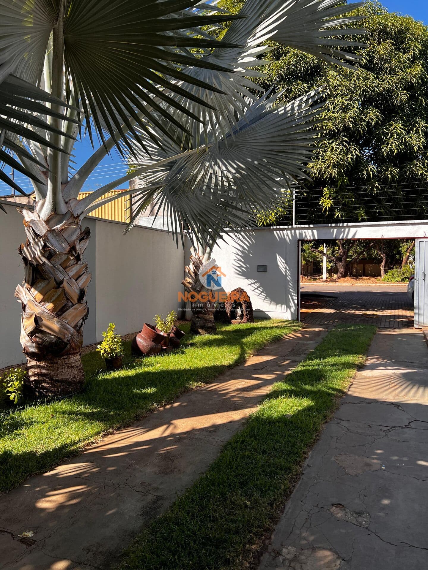 🏡 Casa Alto Padrão à Venda na 105 Norte - Quintal Amplo e 6 Vagas Cobertas!