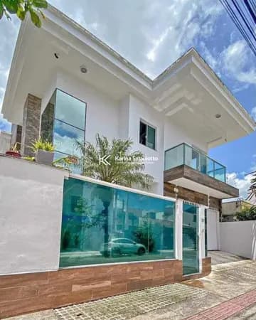 Casa padrão no centro de balneário