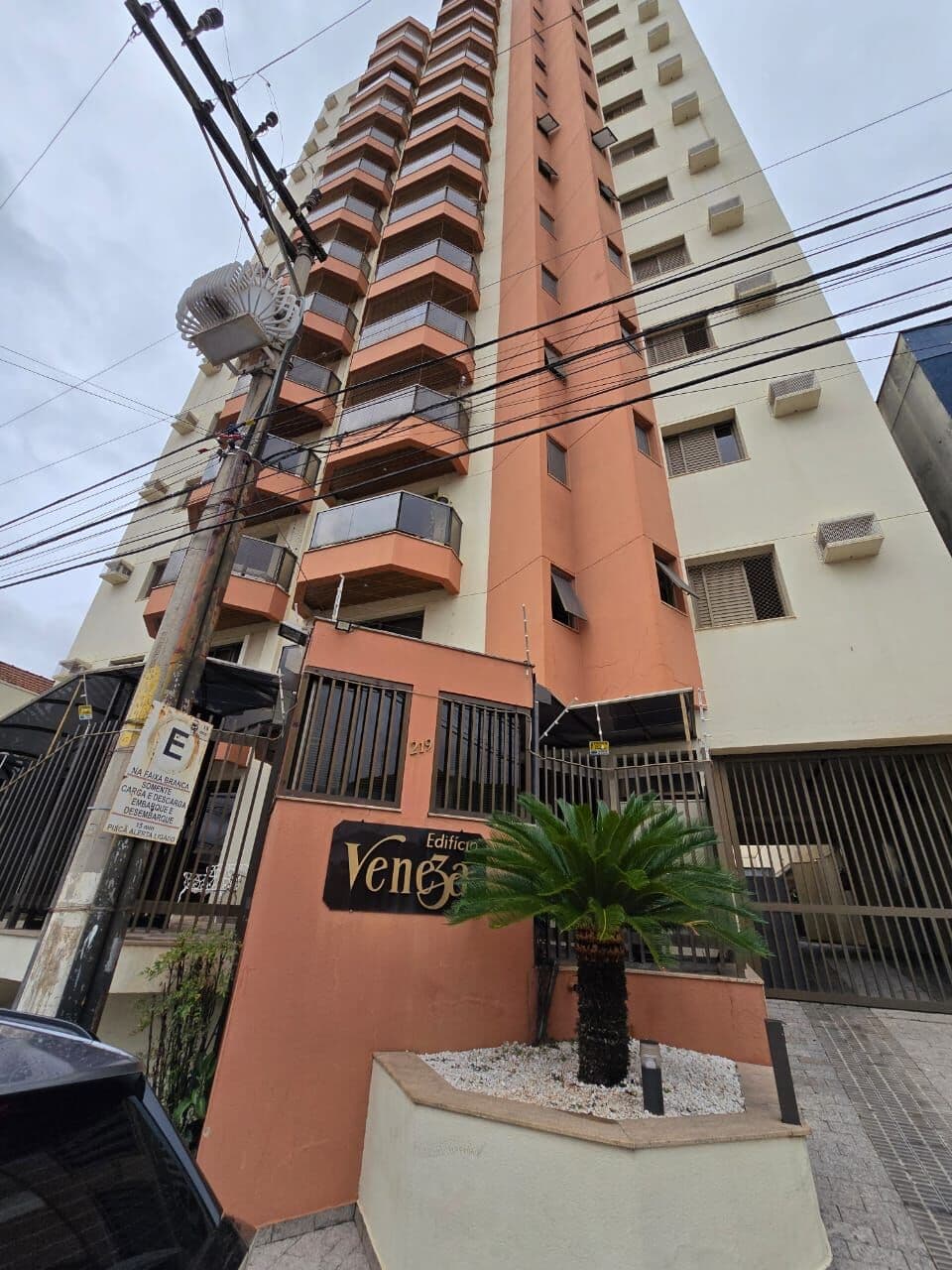 Apartamento Padrão - Edifício Veneza
