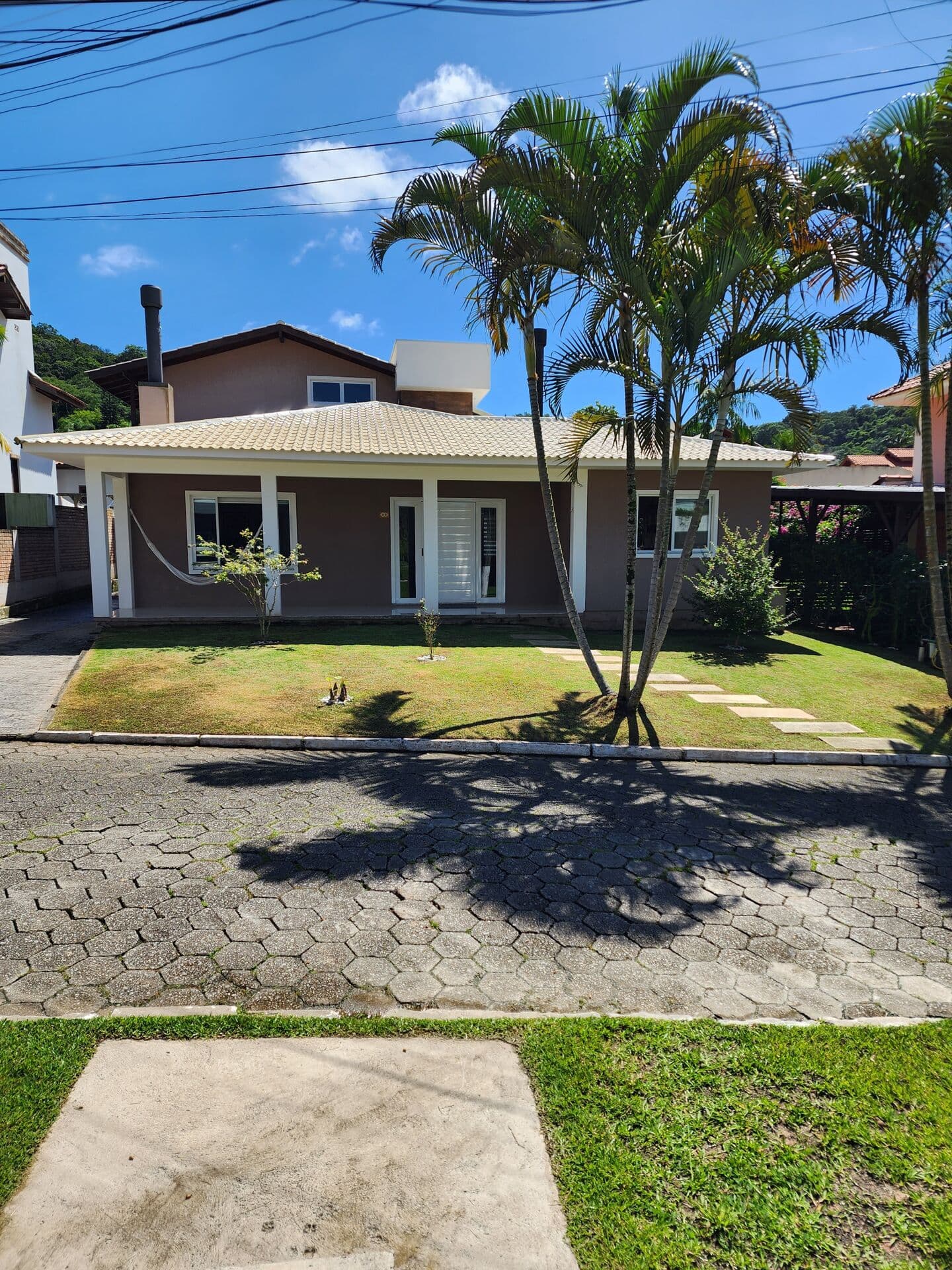 Excelente casa em Sambaqui