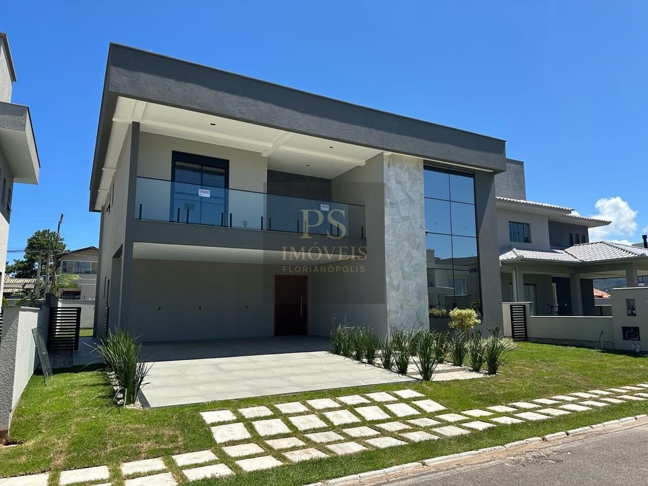 Casa de Alto Padrão em Condomínio Fechado – 293m², 3 Suítes, Área Gourmet e Pé Direito Duplo