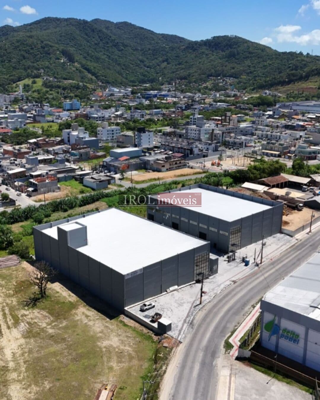 GALPÃO COM FÁCIL ACESSO