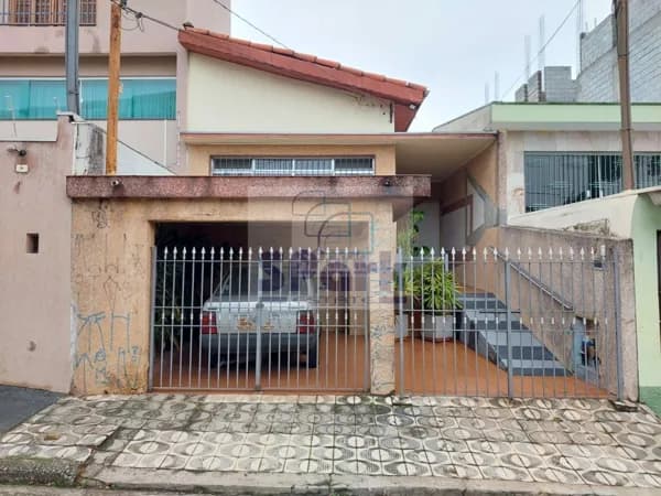 CASA ASSOBRADADA COM 2 DORMITÓRIOS, 2 VAGAS DE GARAGEM E EDÍCULA NA VILA HUMAITÁ EM SANTO ANDRÉ
