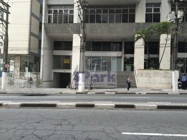 SALÃO COMERCIAL COM 350m² NO CENTRO DE SANTO ANDRÉ PRÓXIMO AO PAÇO MUNICIPAL