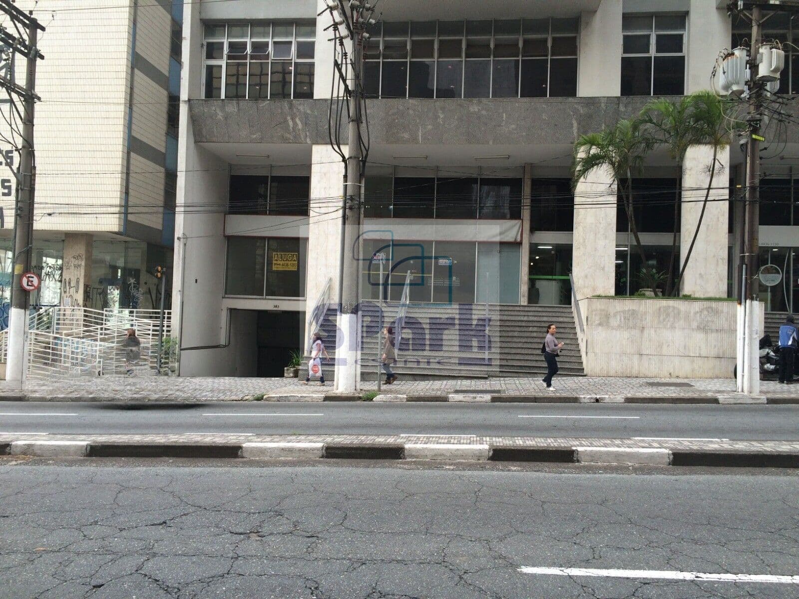 SALÃO COMERCIAL COM 350m² NO CENTRO DE SANTO ANDRÉ PRÓXIMO AO PAÇO MUNICIPAL