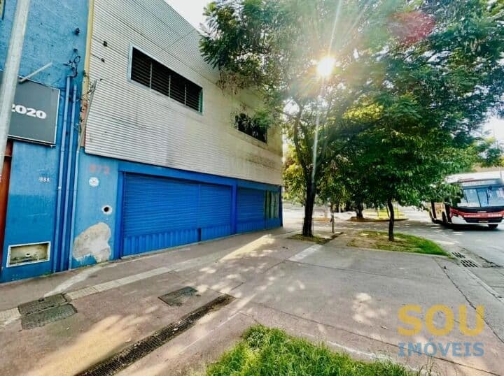 Galpão/Loja de Esquina na Av. Teresa Cristina – Espaço, Visibilidade e Localização de Ouro!