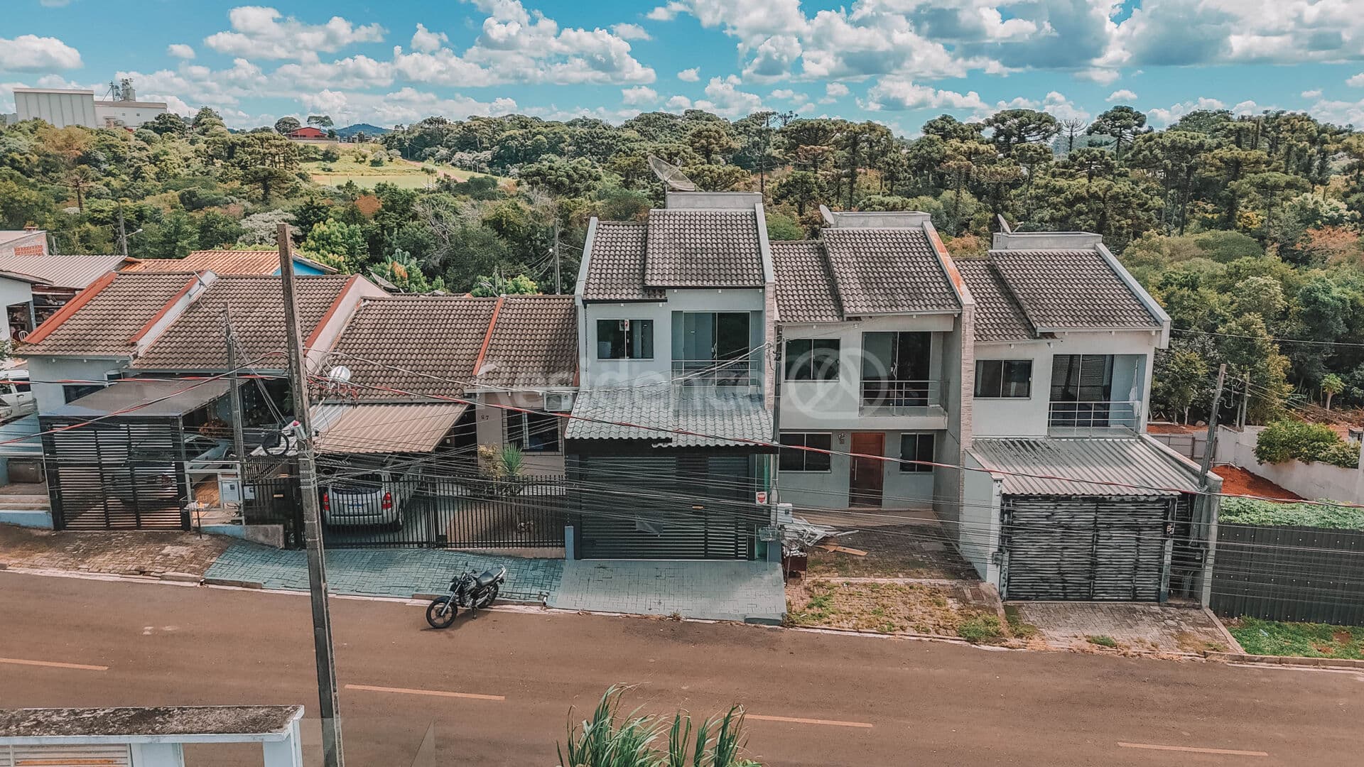 Sobrado Triplex com 3 Dormitórios, sendo 1 Suíte - Bairro Jardim Floresta | Francisco Beltrão/PR
