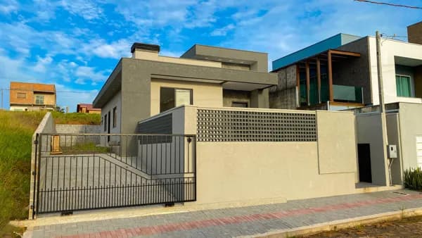 Casa à venda no bairro Água Branca em Francisco Beltrão/PR