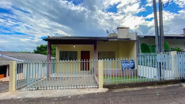 Sobrado à venda no bairro Cristo Rei em Francisco Beltrão/PR