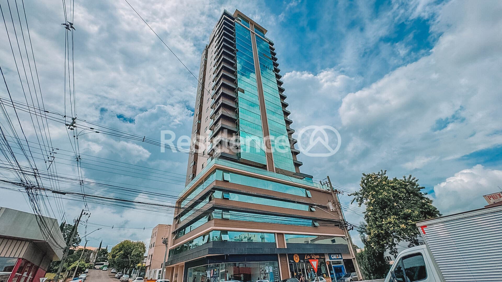 Apartamento Alto Padrão Com 03 Suítes e 03 Vagas, à Venda no Centro em Francisco Beltrão-PR