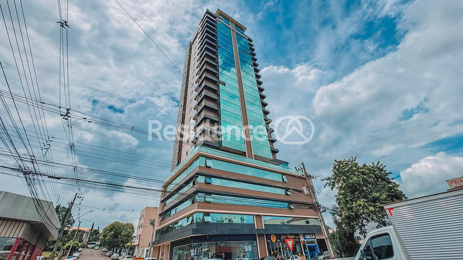 Apartamento Alto Padrão Com 03 Suítes e 03 Vagas, à Venda no Centro em Francisco Beltrão-PR