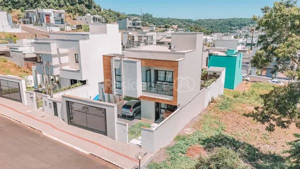 Sobrado Semi Mobiliado, Com Suíte + 02 Quartos, São Cristóvão, Francisco Beltrão - PR