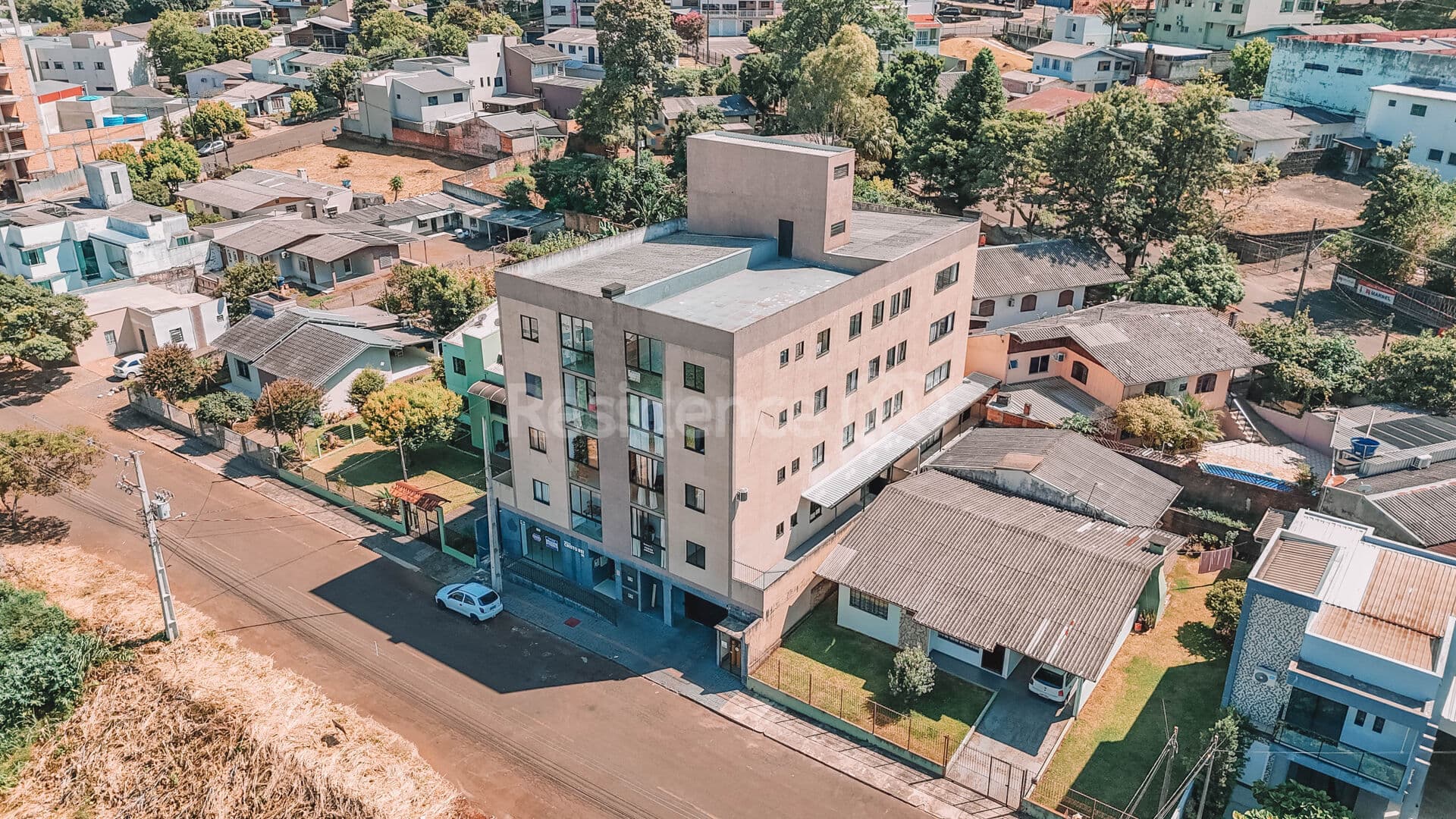 Apartamento Semi Mobiliado, Suíte e Dois Dormitórios, Com Elevador, Cristo Rei, Francisco Beltrão/PR