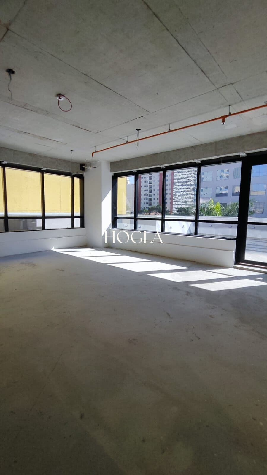 Oportunidade Única: Conjunto Corporativo de Alto Padrão no Edifício P-11