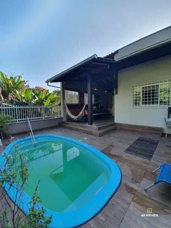 Casa com duas suítes - piscina - quatro vagas - próximo a Proeb