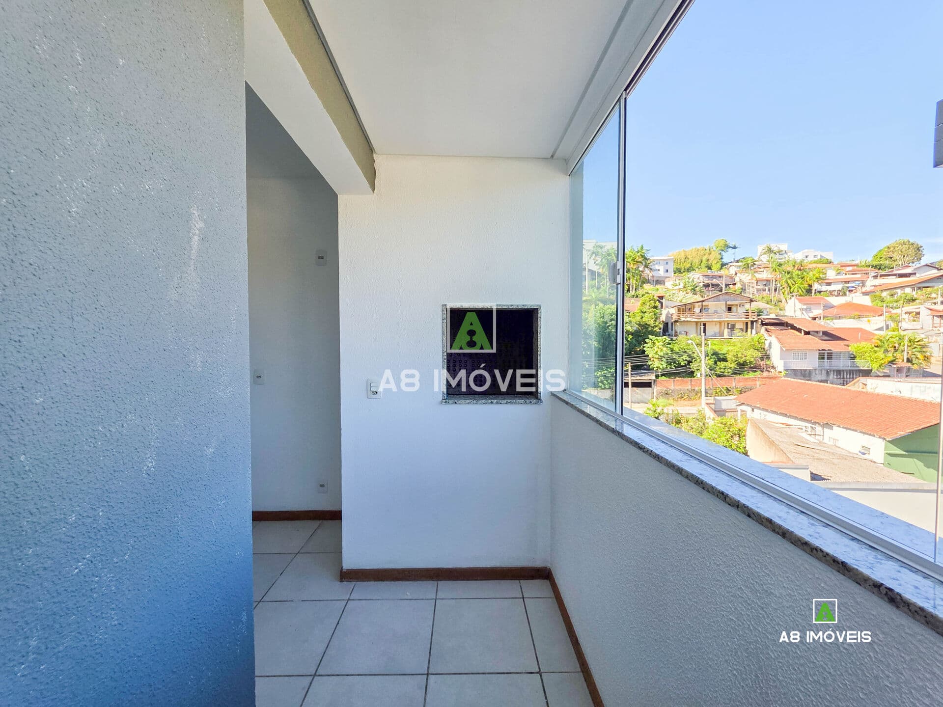 APARTAMENTO 2 QUARTOS - SACADA COM CHURRASQUEIRA