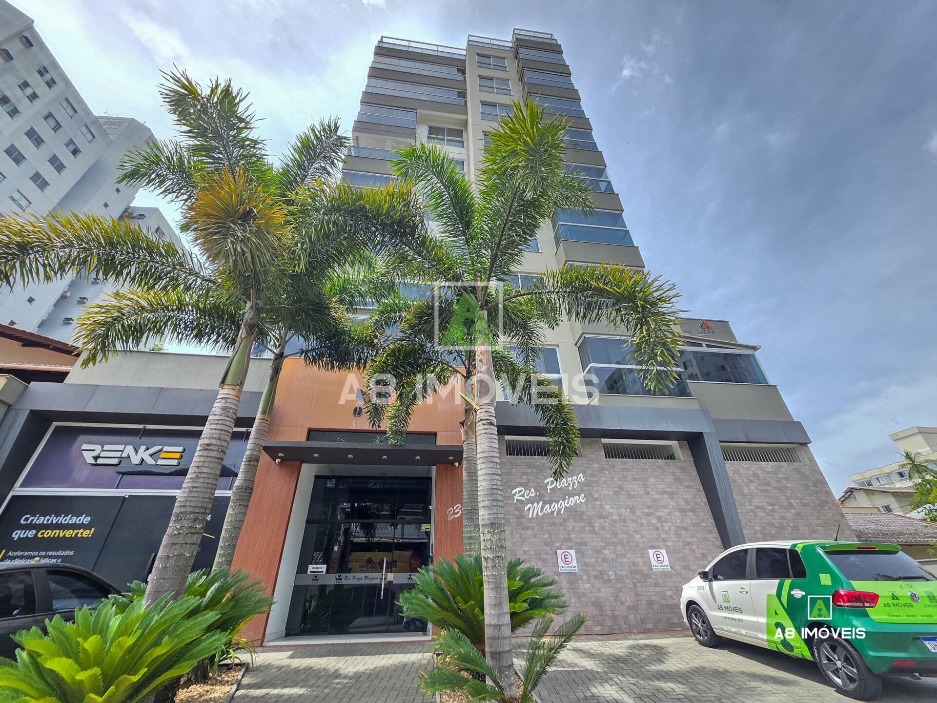 APARTAMENTO COM 2 SUÍTES 2 VAGAS ÚLTIMO ANDAR VILA NOVA