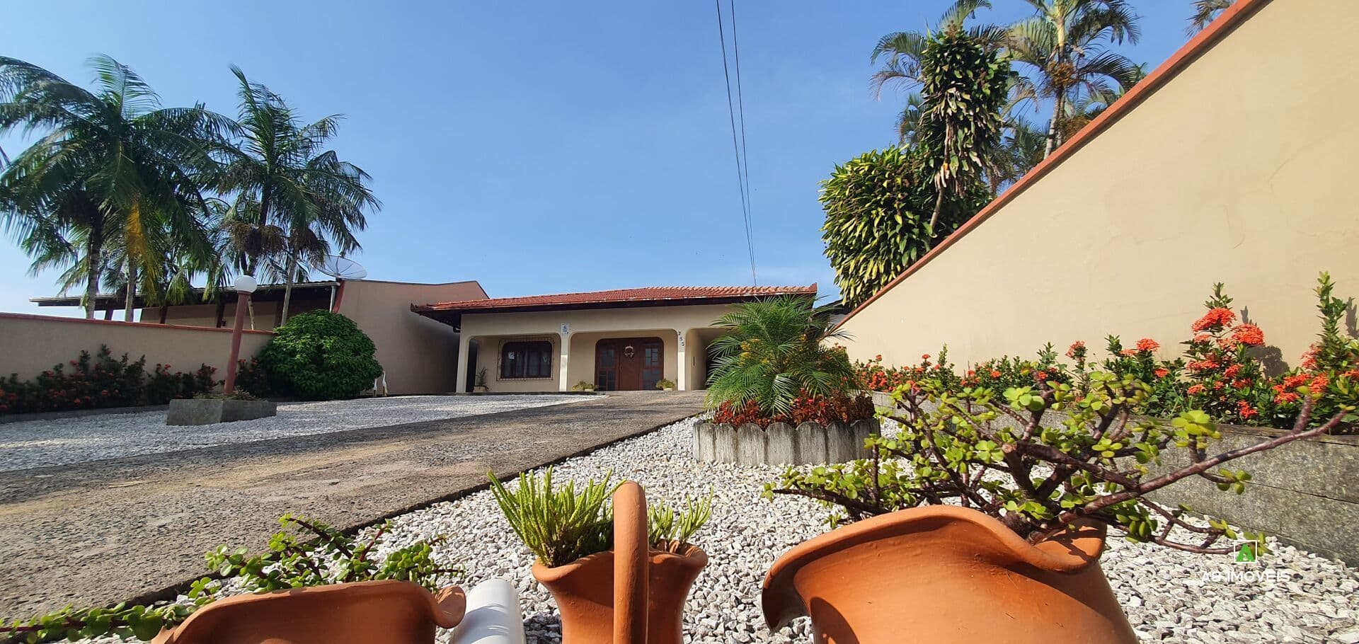 CASA BAIRRO FORTALEZA COM TERRENO 1.007 M² PLANO