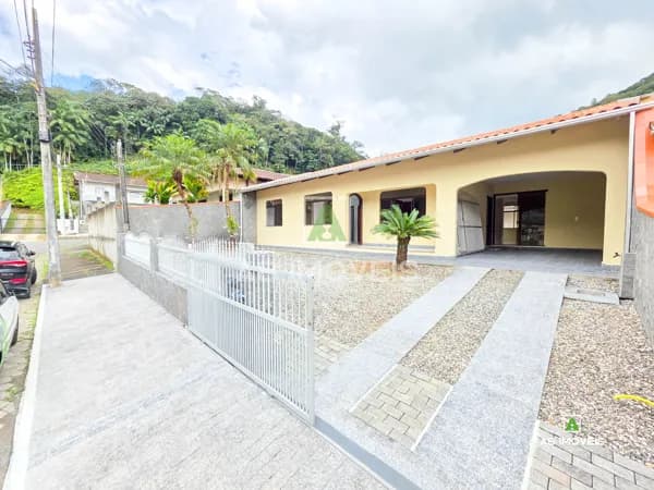 CASA COM PISCINA 3 QUARTOS ÁREA DE FESTA BAIRRO PROGRESSO