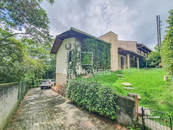 CASA BAIRRO VELHA COM SUÍTE