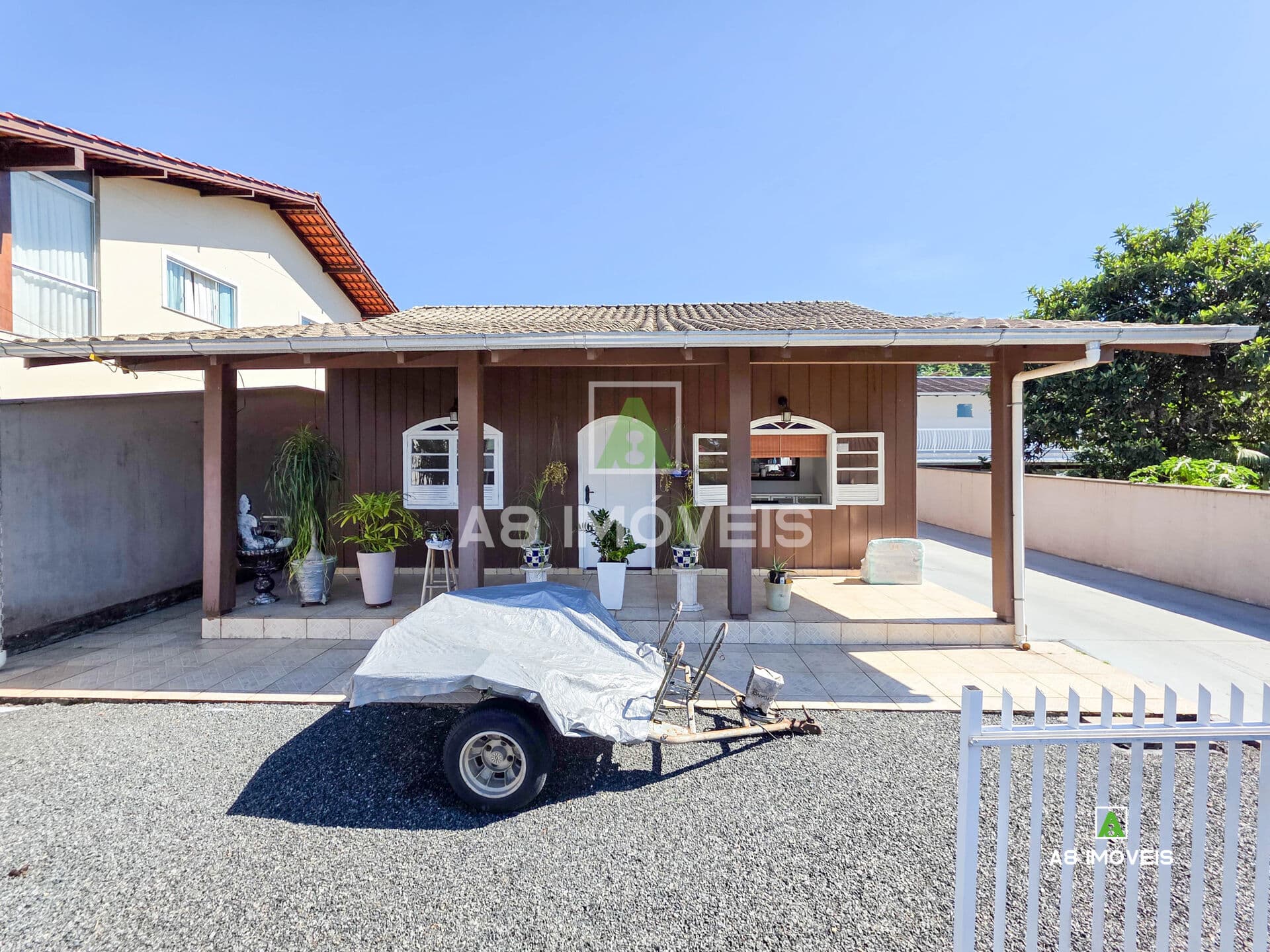 CASA TÉRREA COM 3 QUARTOS SENDO 1 SUÍTE BAIRRO FORTALEZA