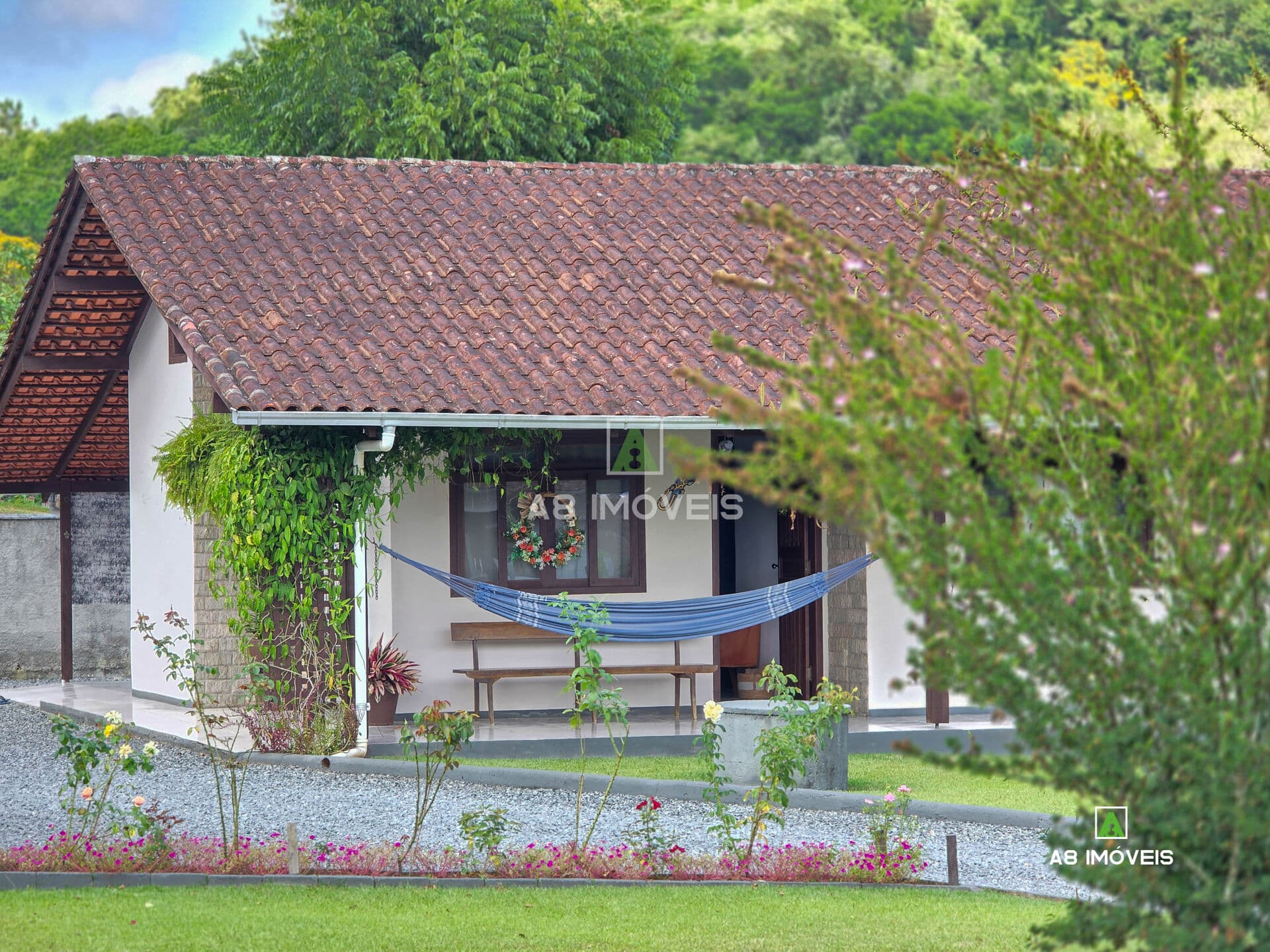 CASA COM 3 QUARTOS AMPLO TERRENO POMAR ITOUPAVA CENTRAL