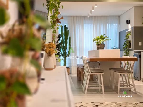 APARTAMENTO FINAMENTE MOBILIADO COM SUÍTE, 2 VAGAS