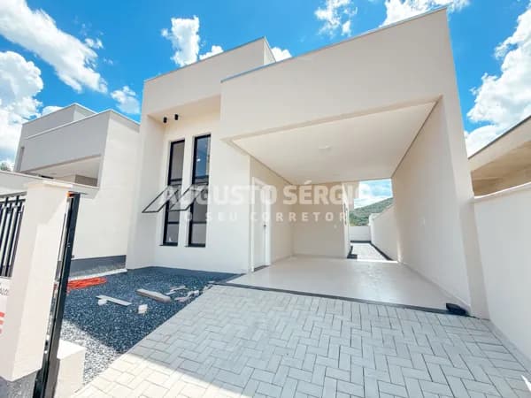 CASAS LINDAS COM SUÍTE E GARAGEM COBERTA