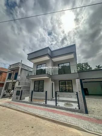 SOBRADO ALTO PADRÃO COM 2 SUITES E AREA DE FESTAS EM BRUSQUE