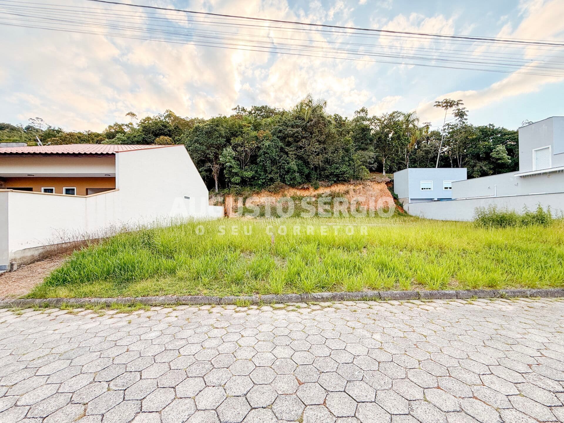 LINDO TERRENO A VENDA EM LOTEAMENTO NOVA TRENTO