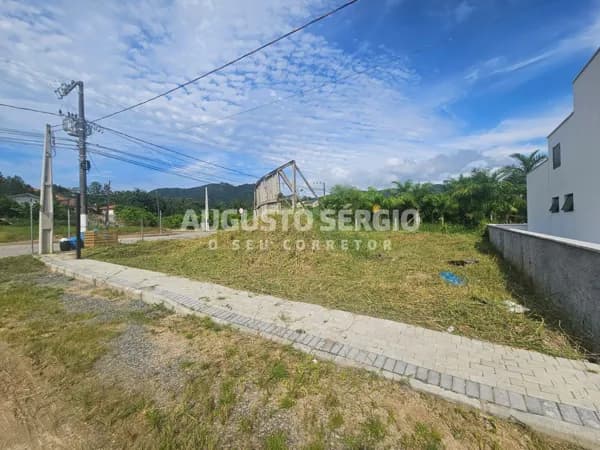 LINDO TERRENO DE ESQUINA A VENDA EM GUABIRUBA/SC