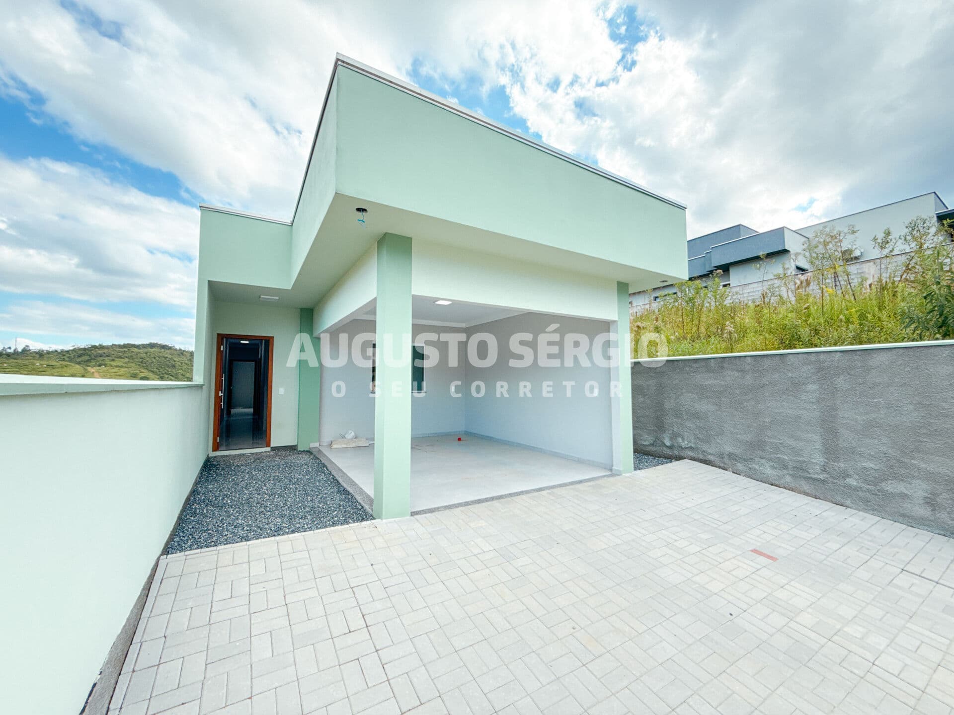 LINDA CASA VENDA NOVA TRENTO COM SUITE E GARAGEM COBERTA