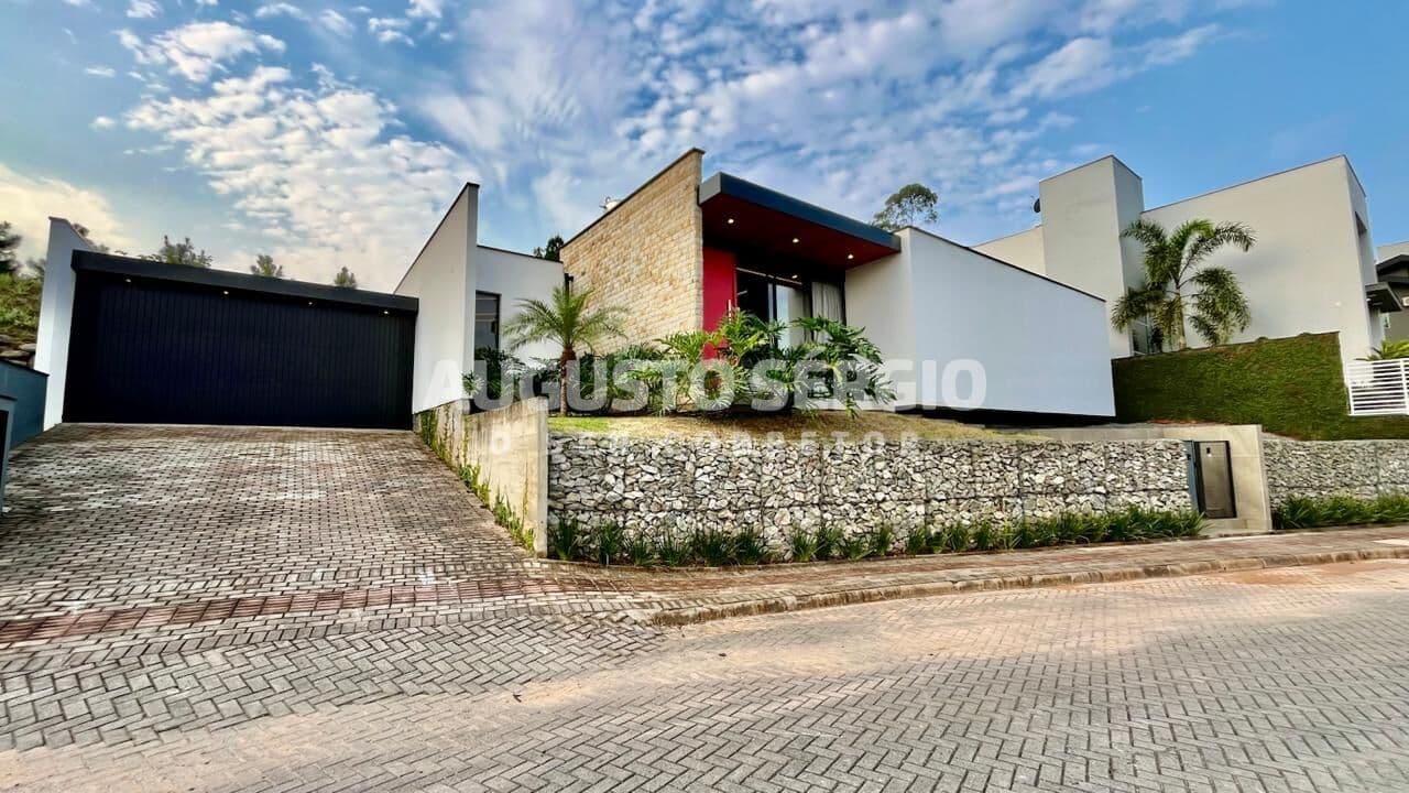 CASA ALTO PADRÃO A VENDA EM GUABIRUBA/SC