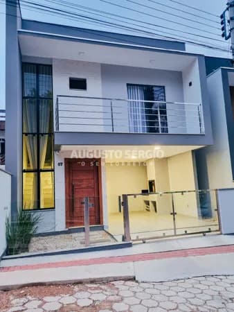 SOBRADO FINAMENTE MOBILIADO A VENDA EM BRUSQUE