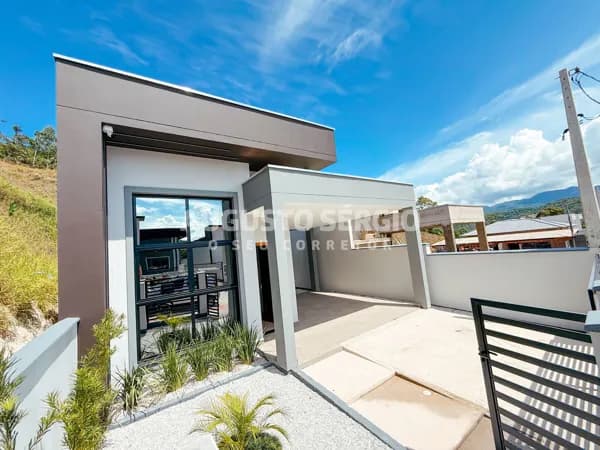 CASA MODERNA COM 03 QUARTOS A VENDA EM NOVA TRENTO