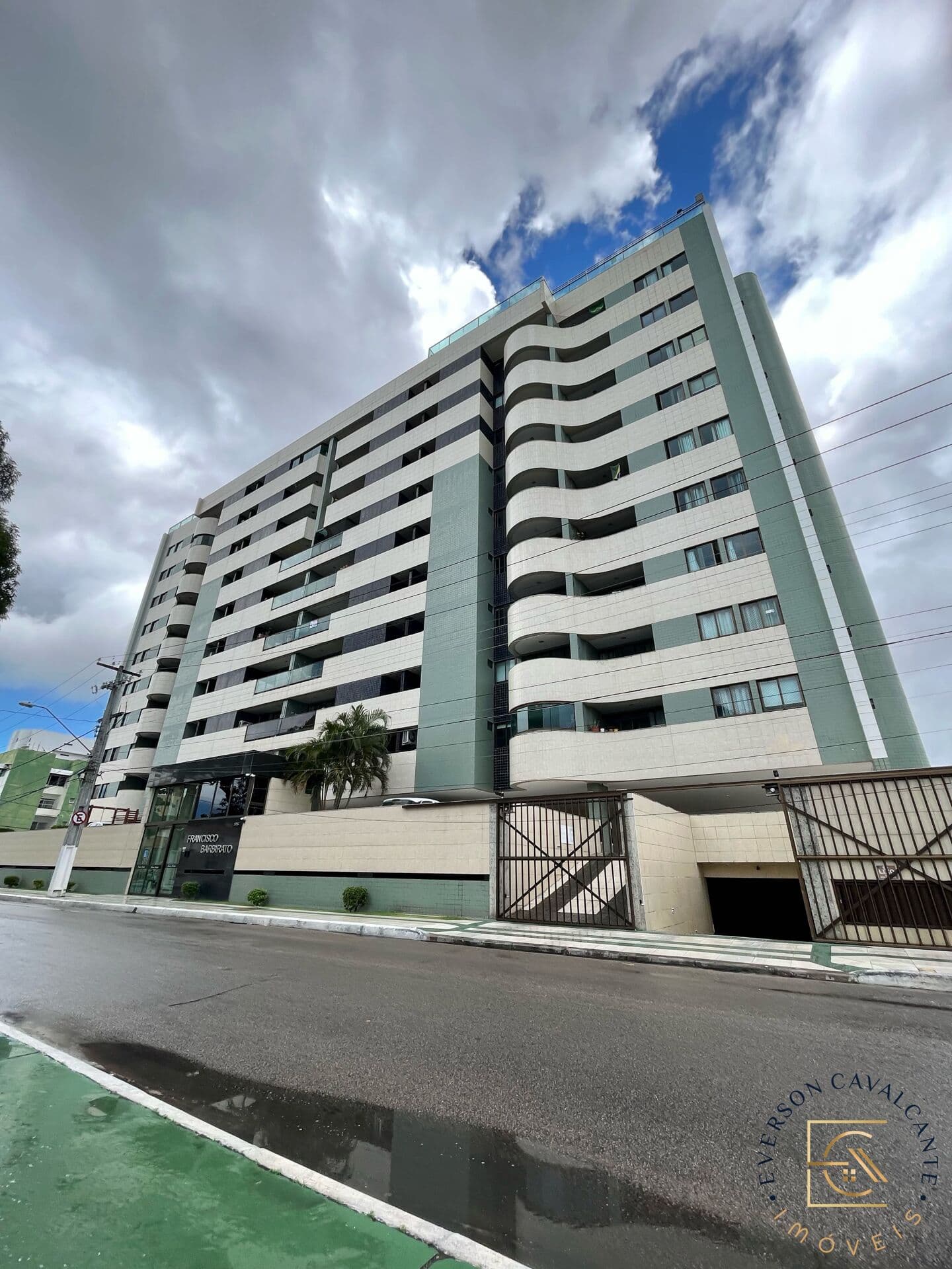 Apartamento no Edf. Francisco Barbirato