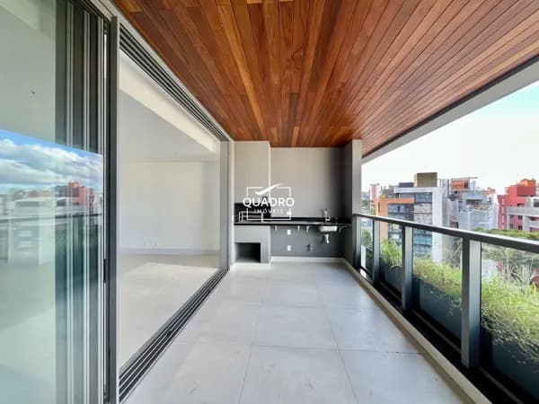 Elegância contemporânea no endereço mais desejado do Batel