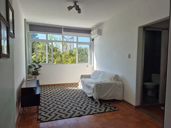 Apartamento 2 dormitórios reformado, com vista para o mar, lozalidado na Ilha Porchat em São Vicente