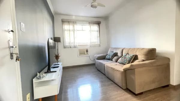Apartamento 2 dormitórios para venda com garagem demarcada em prédio de 3 andares condomínio baixo, localizado no Embaré em Santos