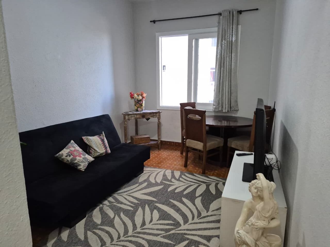 Apartamento 1 dormitório grande para venda, localizado na av da praia do José Menino em Santos.