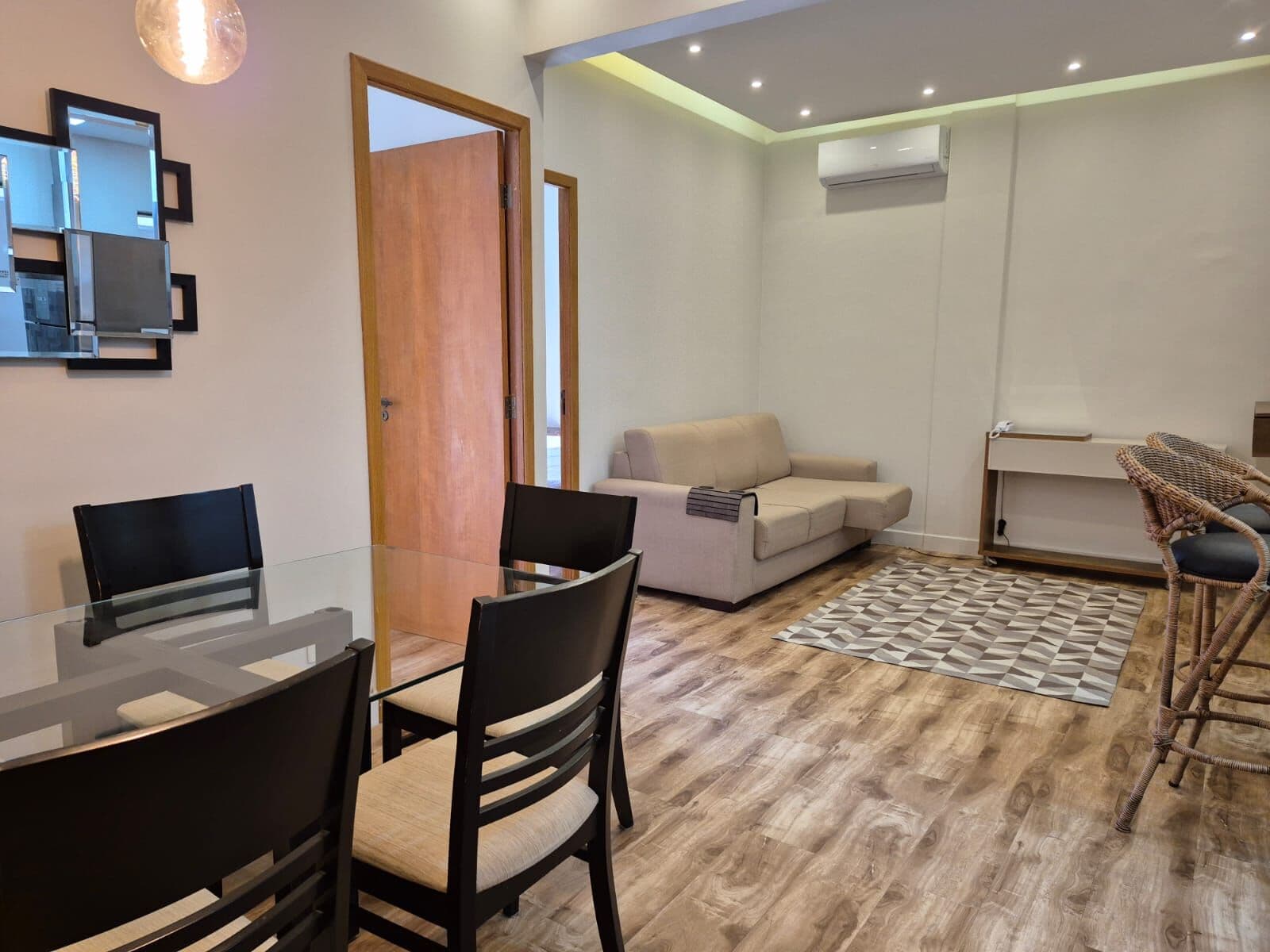 Apartamento dos Sonhos na Avenida da Praia, Pompeia - Santos. 2 dormtórios para locação