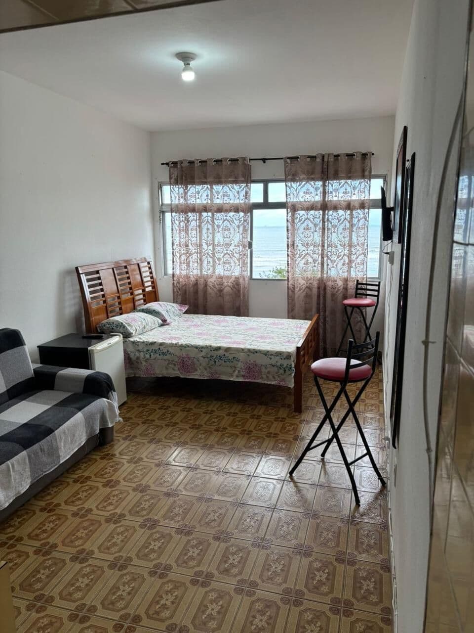 Apartamento Kitnet para locação, localizada na av da praia do José Menino em Santos. Imperdível!