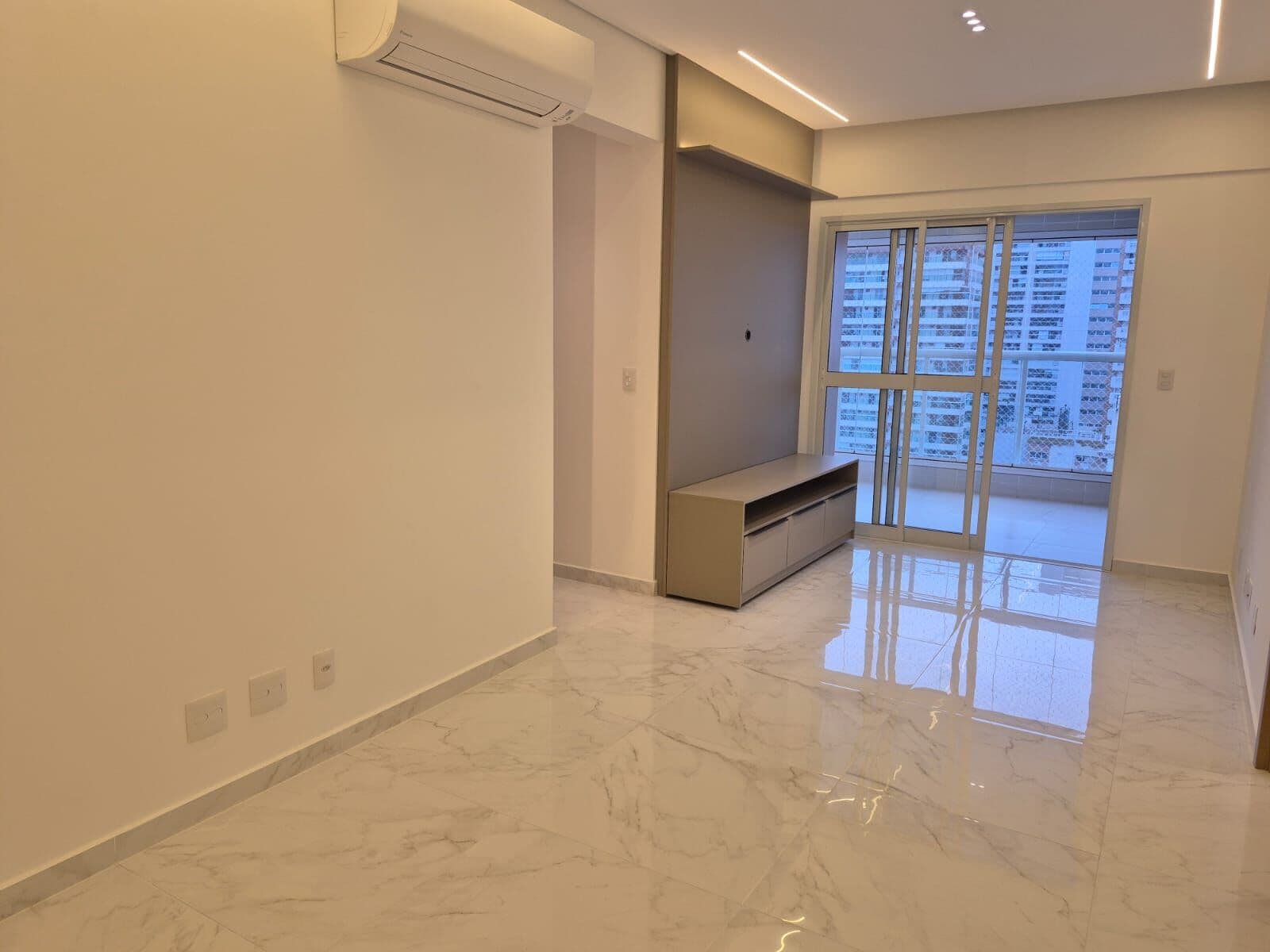 Apartamento 2 dormitórios com 2 suítes para venda , localizado na Av Ana Costa, Gonzaga em Santos (Castel Di Indaia)