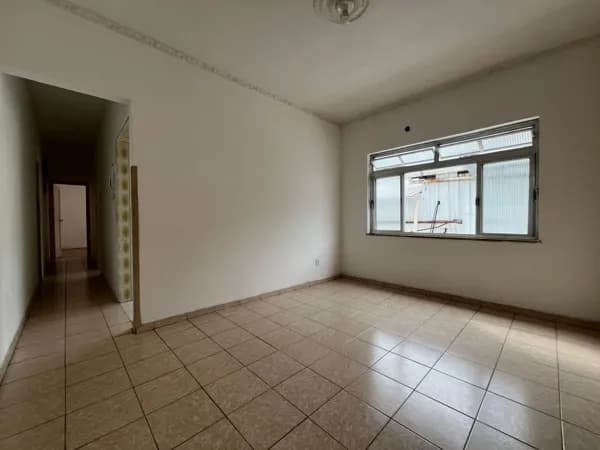 Apartamento 2 dormitórios amplo para locação, localizado no bairro do Campo Grande em Santos
