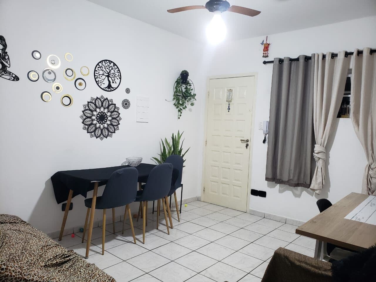 Apartamento para venda 1 dormitório com área de serviço separada, 1 vaga de garagem localizado à 1 quadra e meia da praia do José Menino em Santos