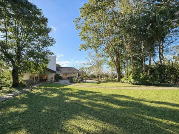Fazendinha - Casa em terreno de 10.490 m² - Ideal para MORAR ou INVESTIR