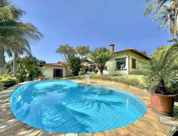 Cond. Vila Velha - Rústica, TÉRREA 1.880m² terreno, 5 d/ 3 sts, piscina!