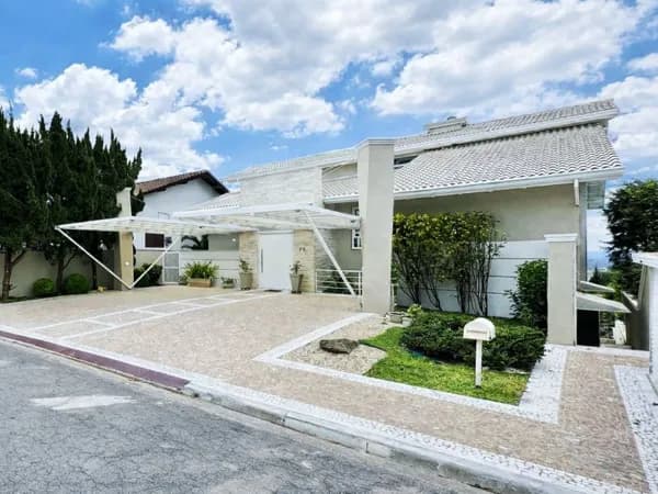 Cond. Aldeia da Fazendinha - 4stes, moderna c/ vista, gourmet, piscina, sótão multiuso e 2 lareiras.
