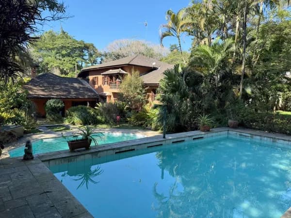 Miolo da Granja - Ruas São Judas Tadeu, 5 suítes, linda! 2 piscinas, gourmet. Adega subterrânea com lareira!