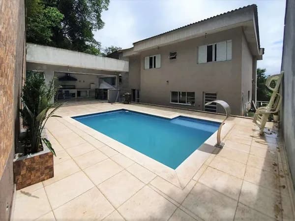 Cond. Vila Verde (Km 36 Raposo) - 3 suítes, piscina, edícula!
